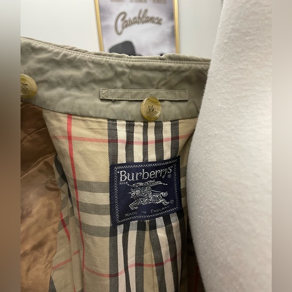 Vintage olive Burberry trench coat - Picture 8 of 13